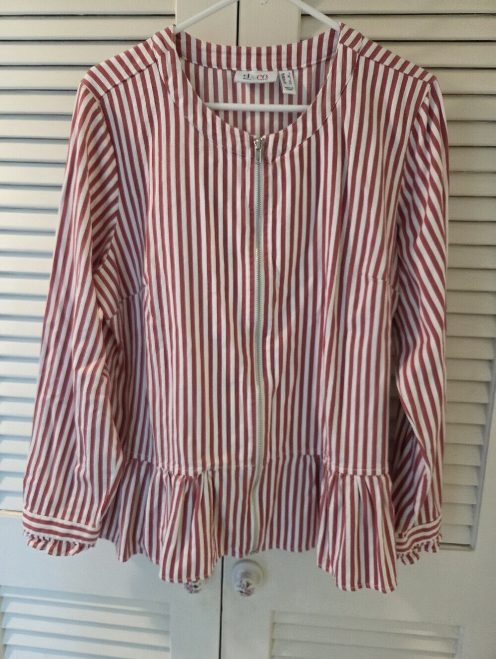 D & Co Chic Striped Red and White Zip Front Peplum Jacket Or Top. Sz XL - Picture 3 of 8